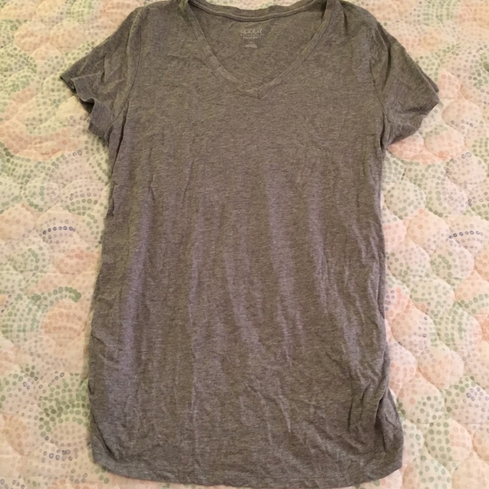 Ingrid and Isabel maternity tee short sleeve euc